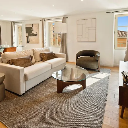 Magnificent -1br-2p- Centre *